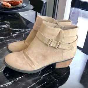 Women's size 7. Dr Scholl's suede boots